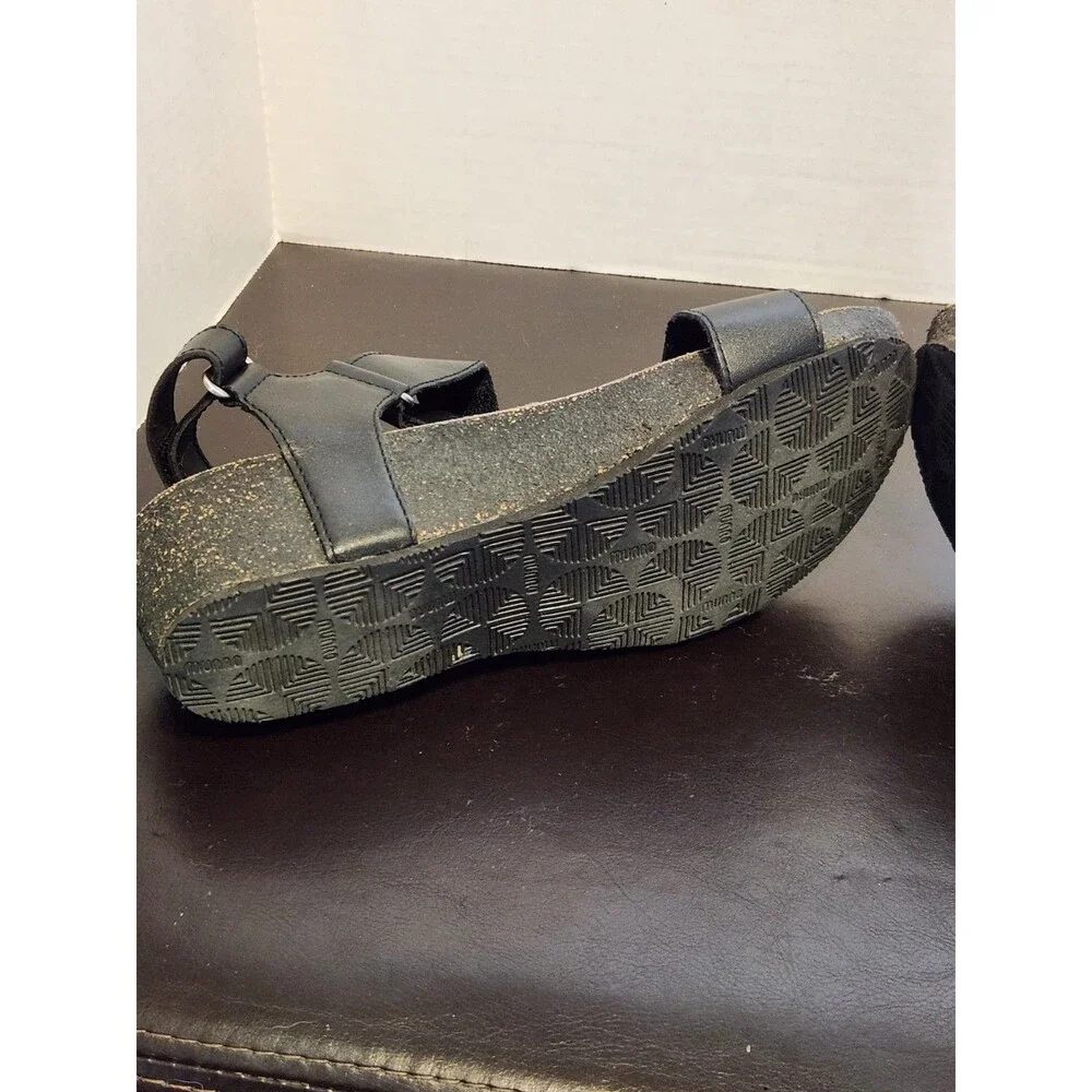 MUNRO Women's Wedge Black Leather Sandals, Size 7.5